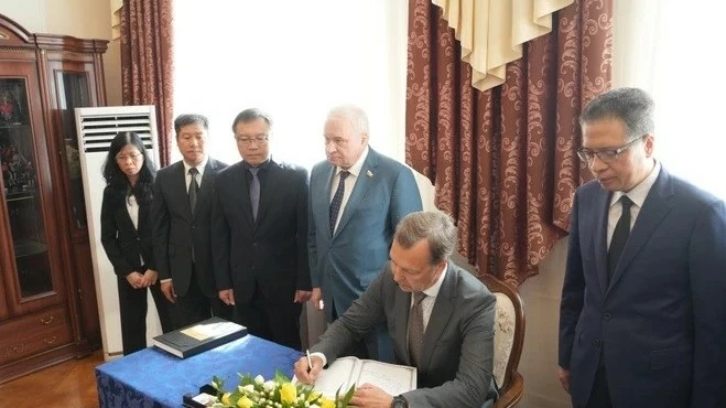 Respect paying ceremony held for Party General Secretary Nguyen Phu Trong in Moscow