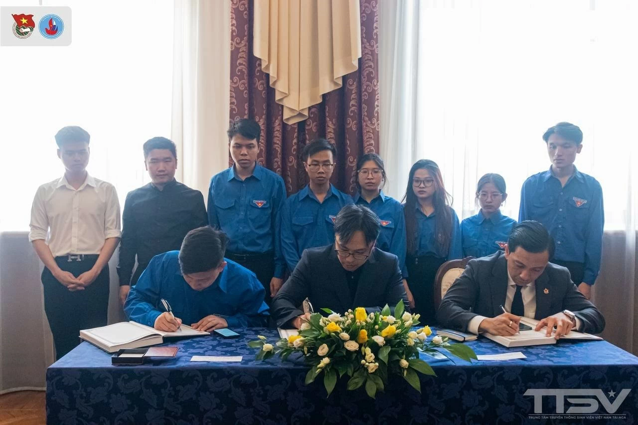 Tình cảm của sinh viên thanh niên Việt Nam tại Nga đối với Tổng Bí thư Nguyễn Phú Trọng