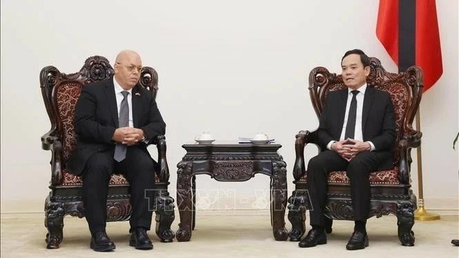 Deputy PM Tran Luu Quang receives Minister of War Veterans and Rights Holders of Algeria