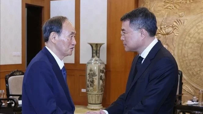 Party Politburo member receives Japanese Prime Minister's Special Envoy in Hanoi