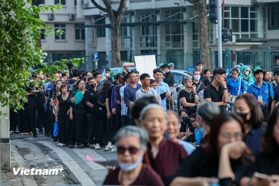 Endless streams of people mourn Party General Secretary Nguyen Phu Trong