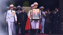 Linh xa đưa di hài Tổng Bí thư Nguyễn Phú Trọng về nơi an nghỉ cuối cùng
