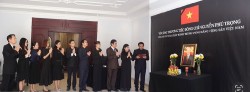 Trang nghiêm tổ chức lễ viếng Tổng Bí thư Nguyễn Phú Trọng tại Đại sứ quán Việt Nam ở Qatar