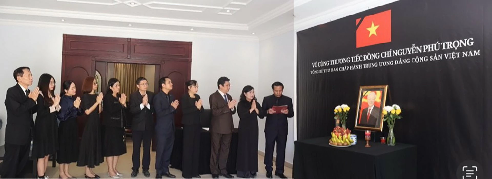 Trang nghiêm tổ chức lễ viếng và ghi sổ tang Tổng Bí thư Nguyễn Phú Trọng tại Đại sứ quán Việt Nam ở Qatar