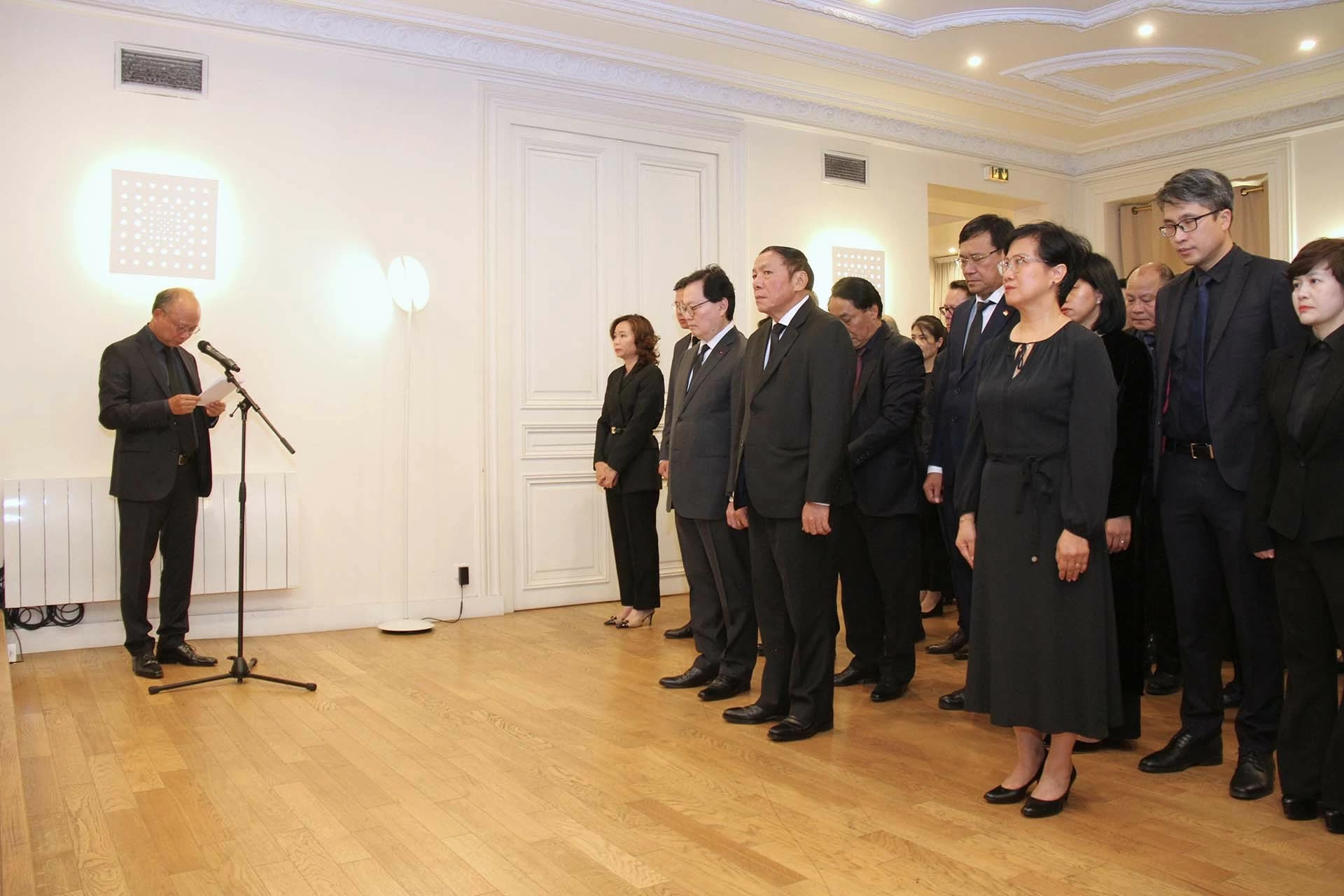 Bạn bè quốc tế và người Việt tại Pháp bày tỏ sự kính trọng và niềm tiếc thương sâu sắc đối với Tổng Bí thư Nguyễn Phú Trọng