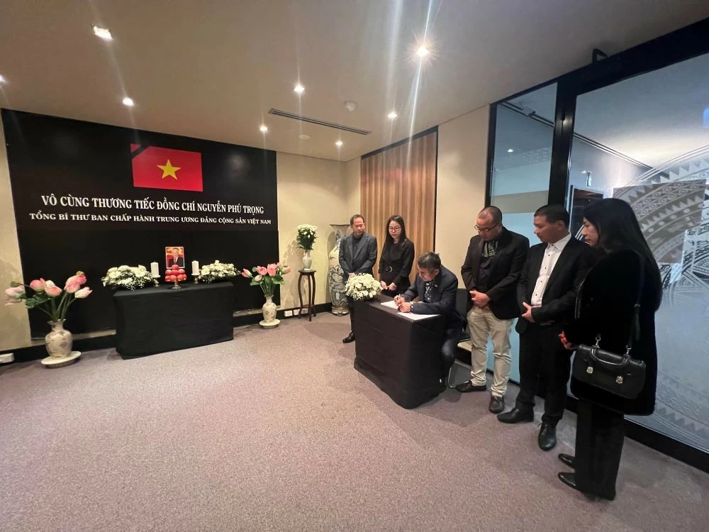 Cộng đồng người Việt và bạn bè quốc tế tại Perth kính viếng Tổng Bí thư Nguyễn Phú Trọng