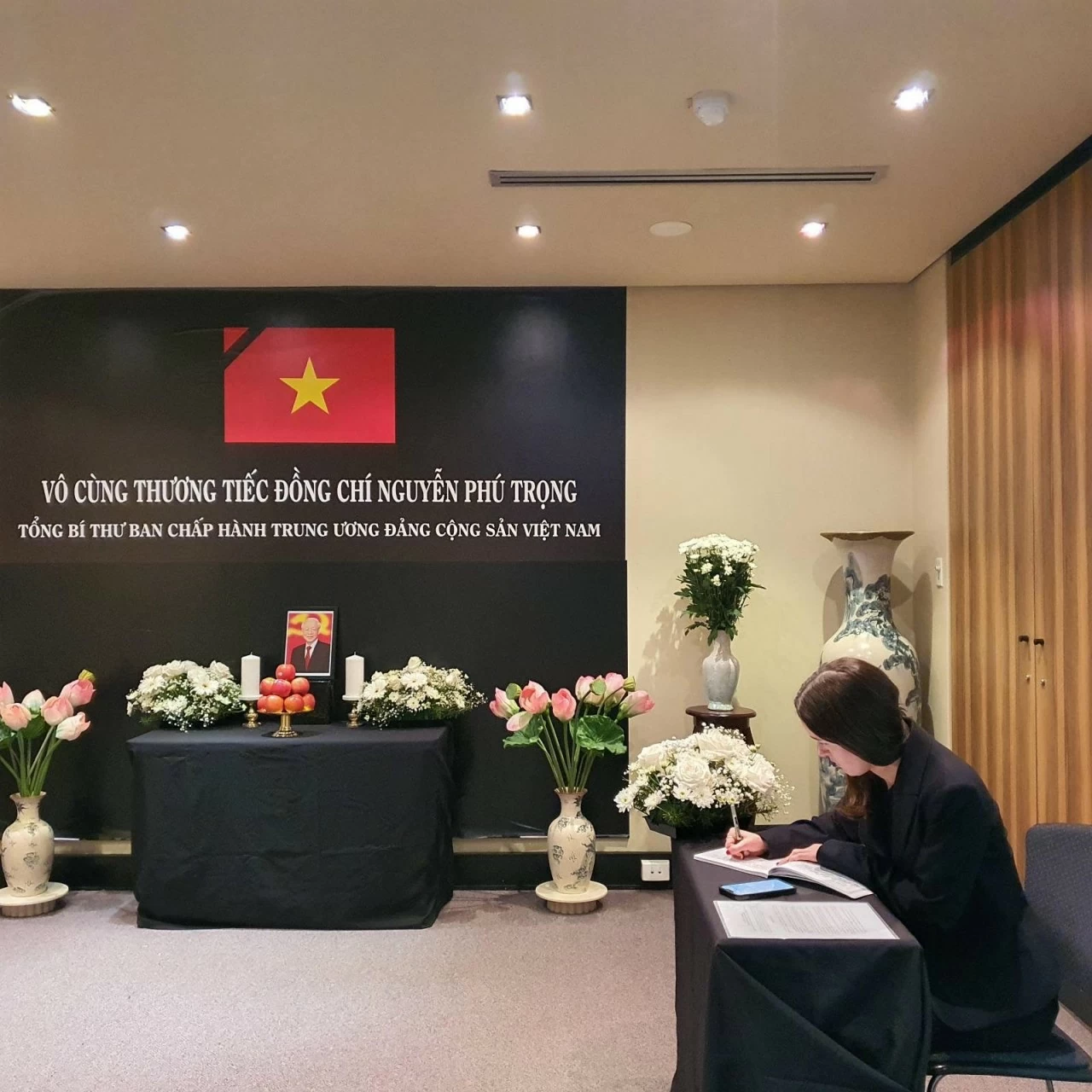 Cộng đồng người Việt và bạn bè quốc tế tại Perth kính viếng Tổng Bí thư Nguyễn Phú Trọng