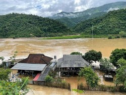 Mưa lớn, lũ quét, sạt lở đất gây thiệt hại nặng tại nhiều địa phương