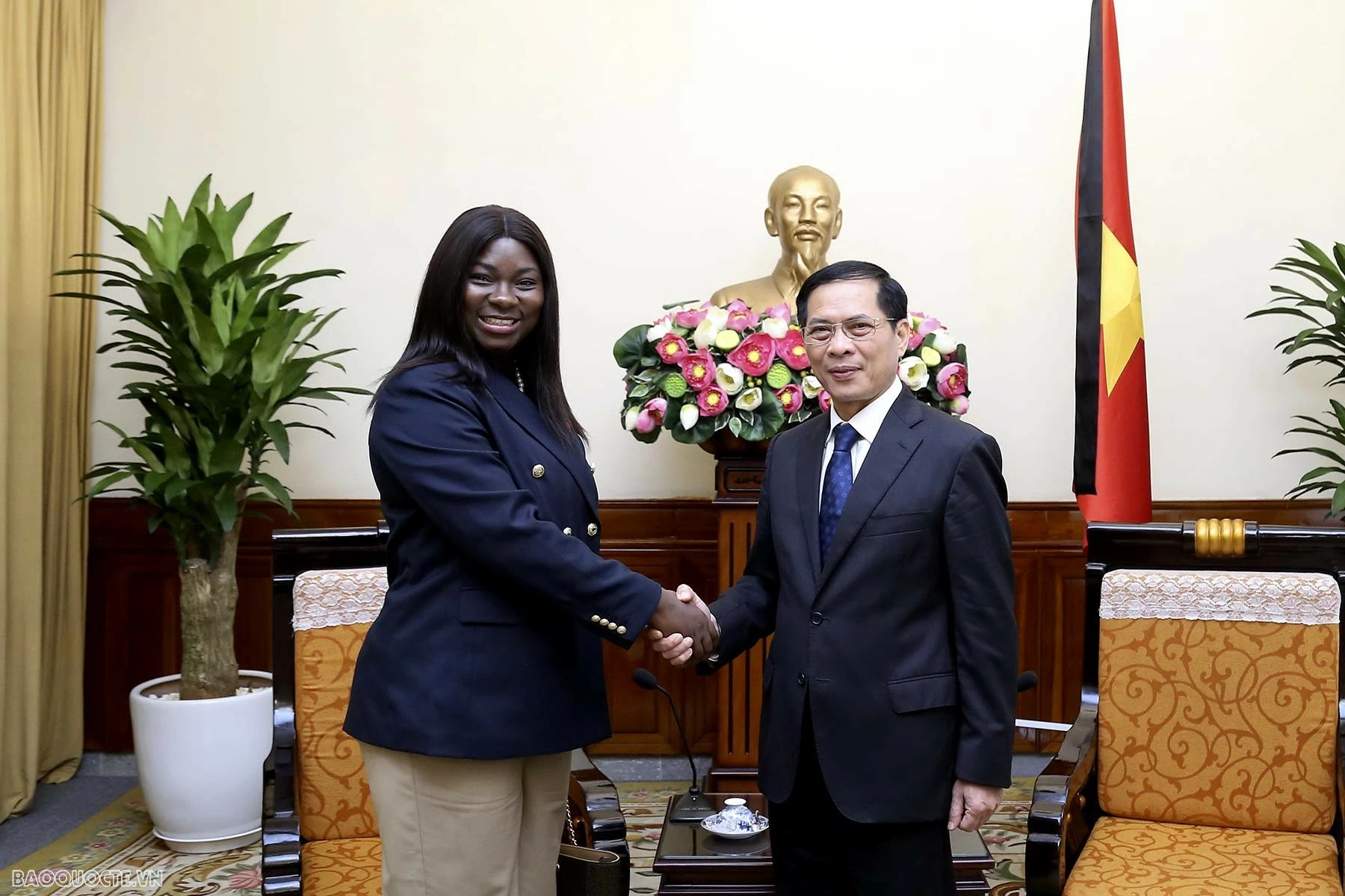 Thứ trưởng Ngoại giao Nguyễn Minh Hằng tiếp, hội đàm với Quốc Vụ khanh Guinea Bissau