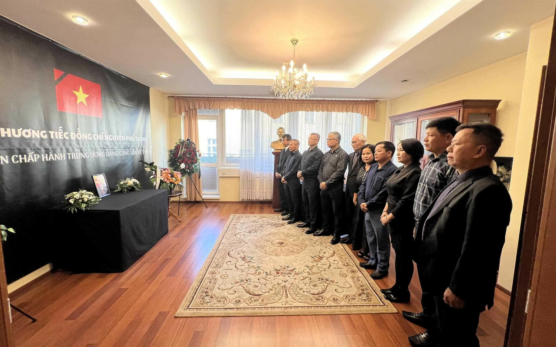 Mở sổ tang và tổ chức lễ viếng Tổng Bí thư Nguyễn Phú Trọng tại Đại sứ quán Việt Nam ở Slovakia