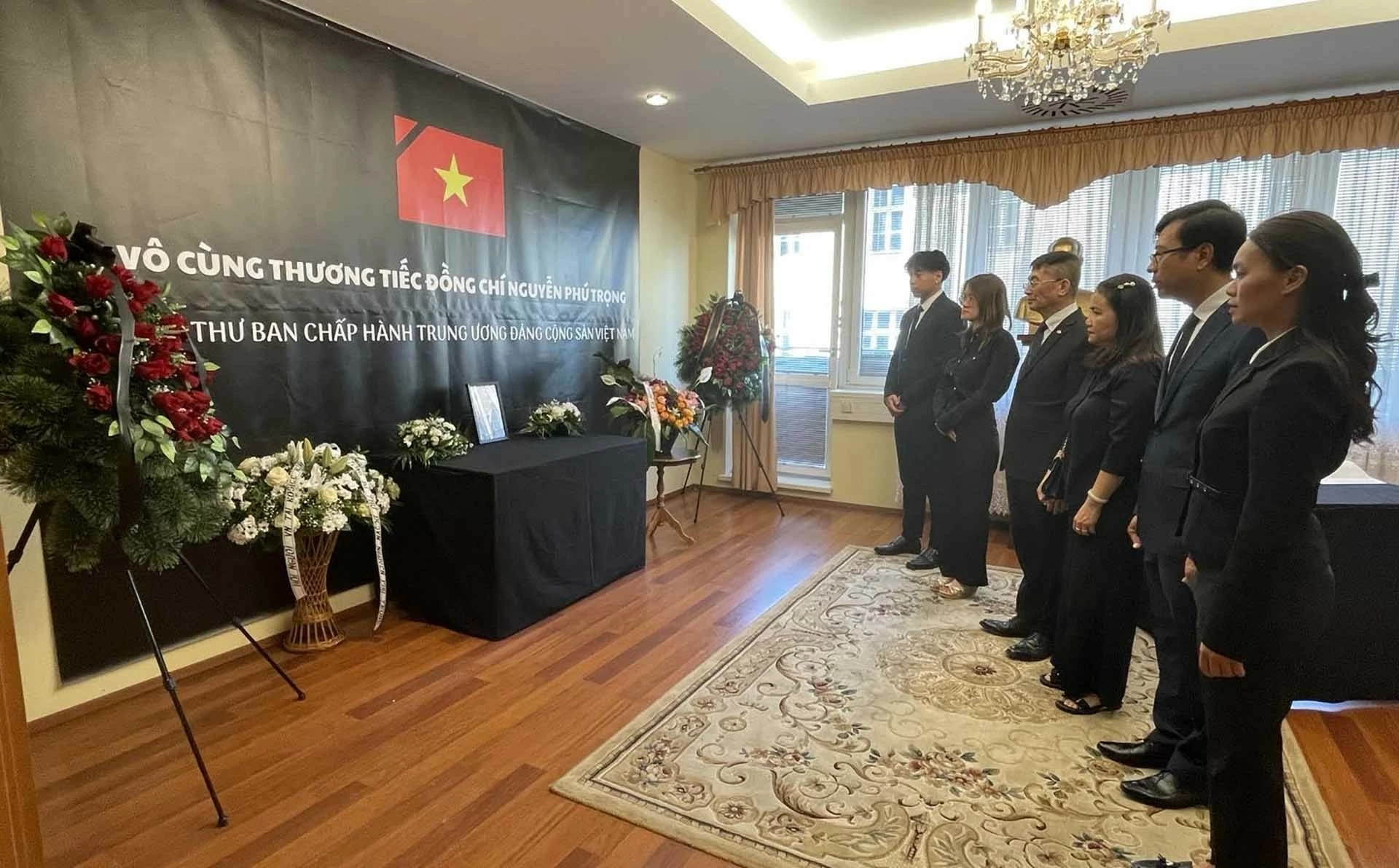 Mở sổ tang và tổ chức lễ viếng Tổng Bí thư Nguyễn Phú Trọng tại Đại sứ quán Việt Nam ở Slovakia