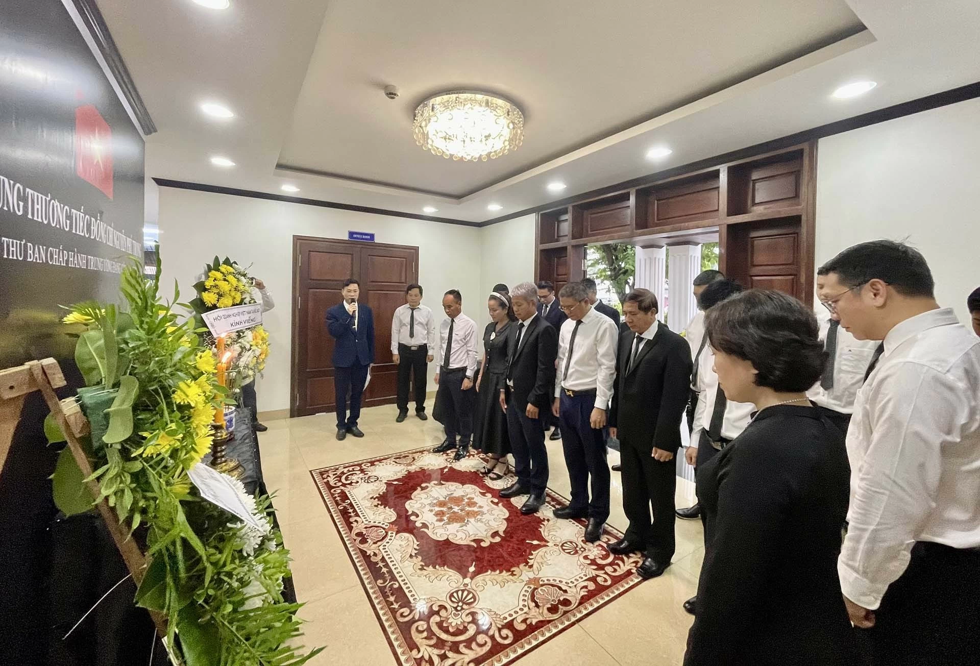 Lễ viếng Tổng Bí thư Nguyễn Phú Trọng tại Tổng lãnh sự quán Việt Nam ở Luang Prabang Lễ viếng Tổng Bí thư Nguyễn Phú Trọng tại Tổng lãnh sự quán Việt Nam ở Luang Prabang