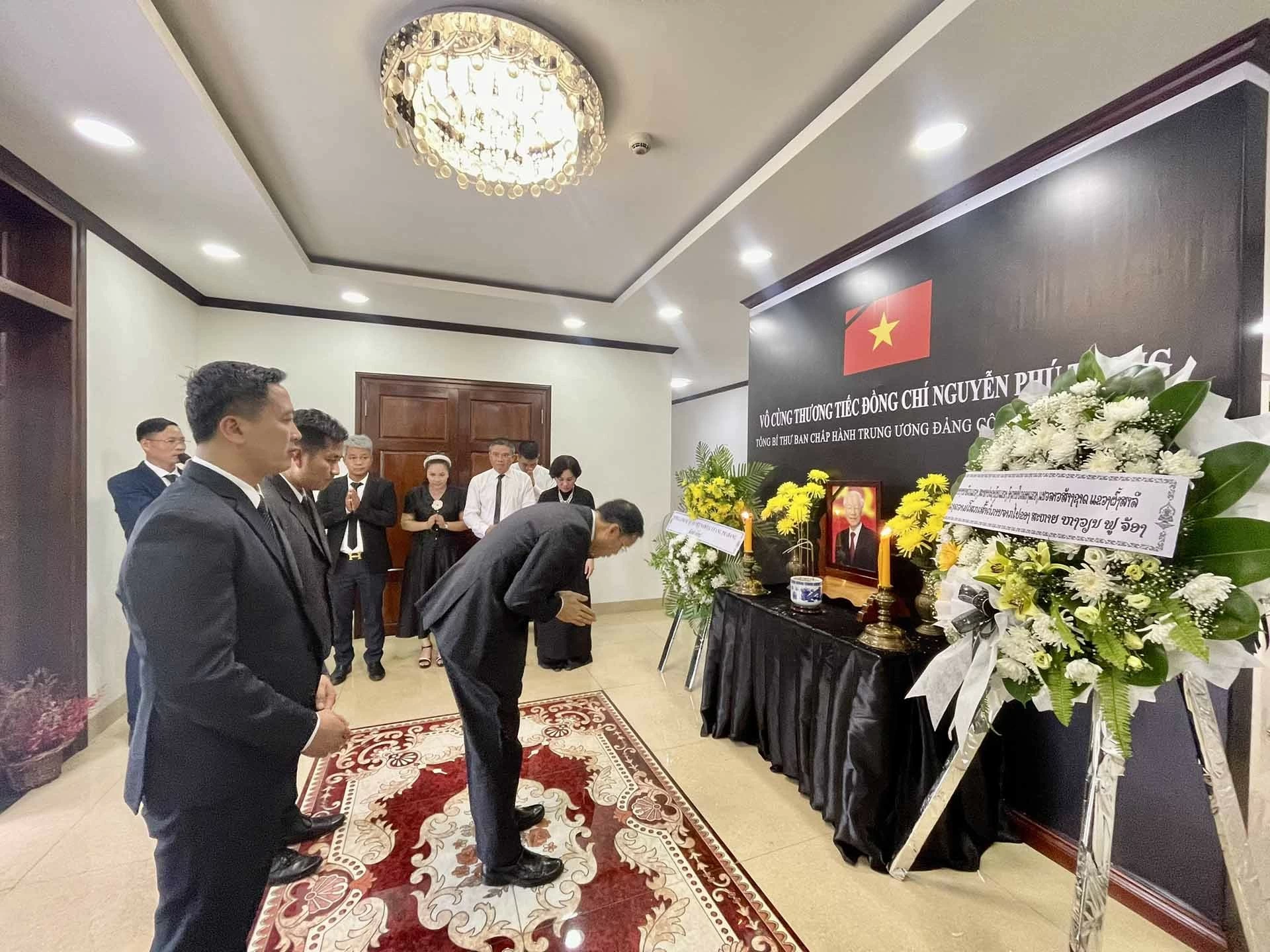 Lễ viếng Tổng Bí thư Nguyễn Phú Trọng tại Tổng lãnh sự quán Việt Nam ở Luang Prabang Lễ viếng Tổng Bí thư Nguyễn Phú Trọng tại Tổng lãnh sự quán Việt Nam ở Luang Prabang