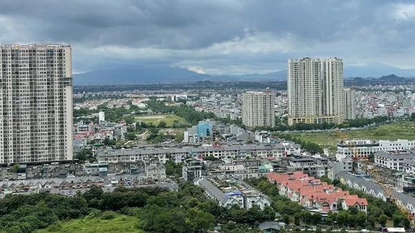 Bất động sản mới nhất: Tâm lý chờ đợi sắp được tháo bỏ, căn hộ phía Tây Hà Nội ‘chiếm sóng’, giá đất TP.HCM tăng bao nhiêu sau điều chỉnh?