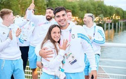 Vận động viên Argentina cầu hôn bạn gái tại Làng Olympic Paris 2024