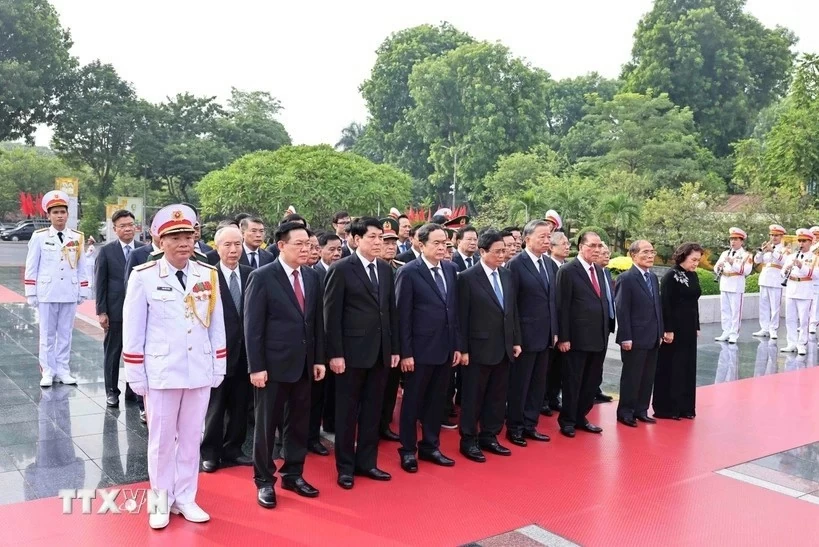 Lãnh đạo Đảng, Nhà nước tưởng niệm các Anh hùng liệt sỹ và vào Lăng viếng Chủ tịch Hồ Chí Minh