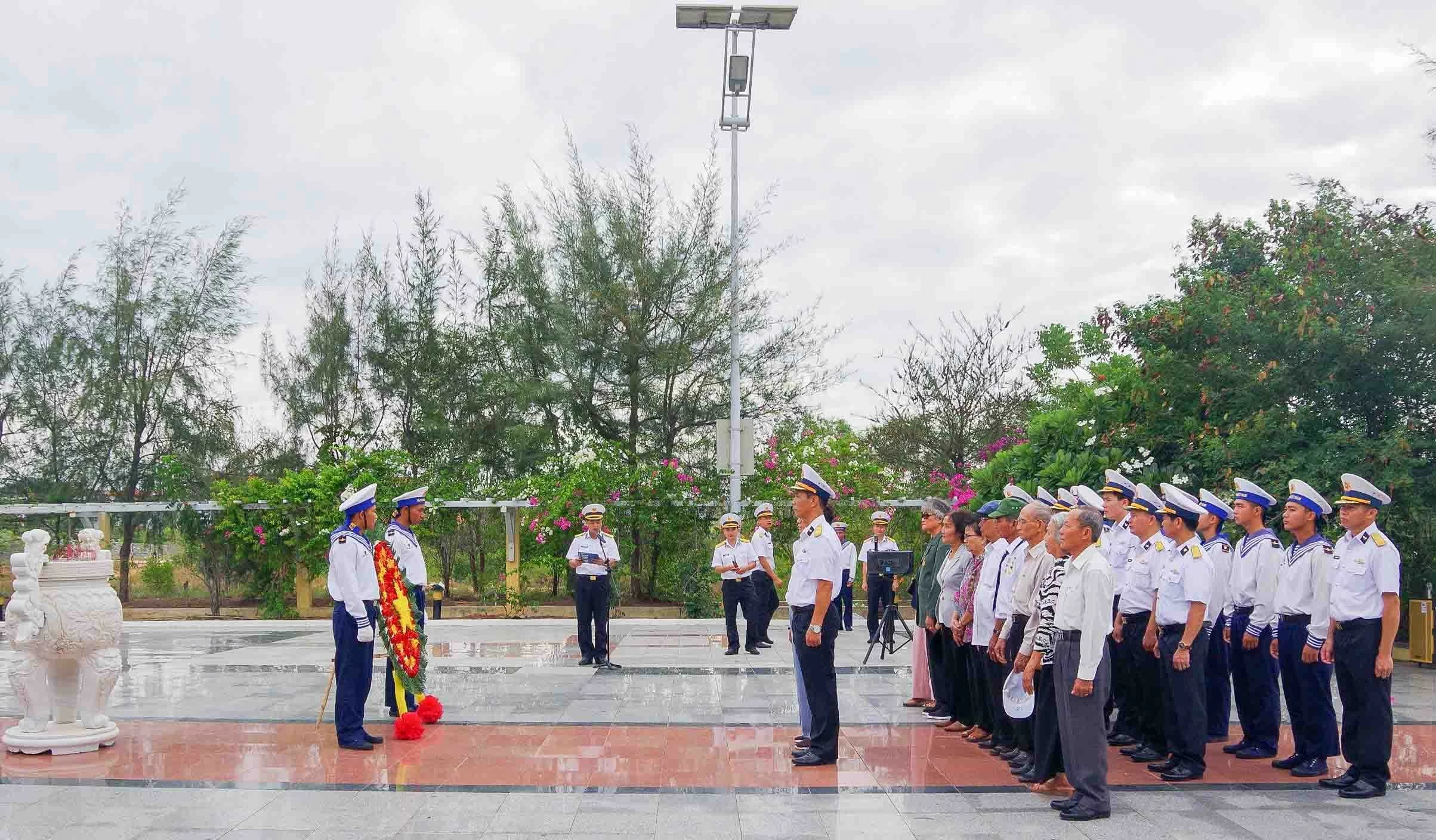 Cán bộ, chiến sĩ Hải quân tổ chức nhiều hoạt động ngày Thương binh - Liệt sĩ