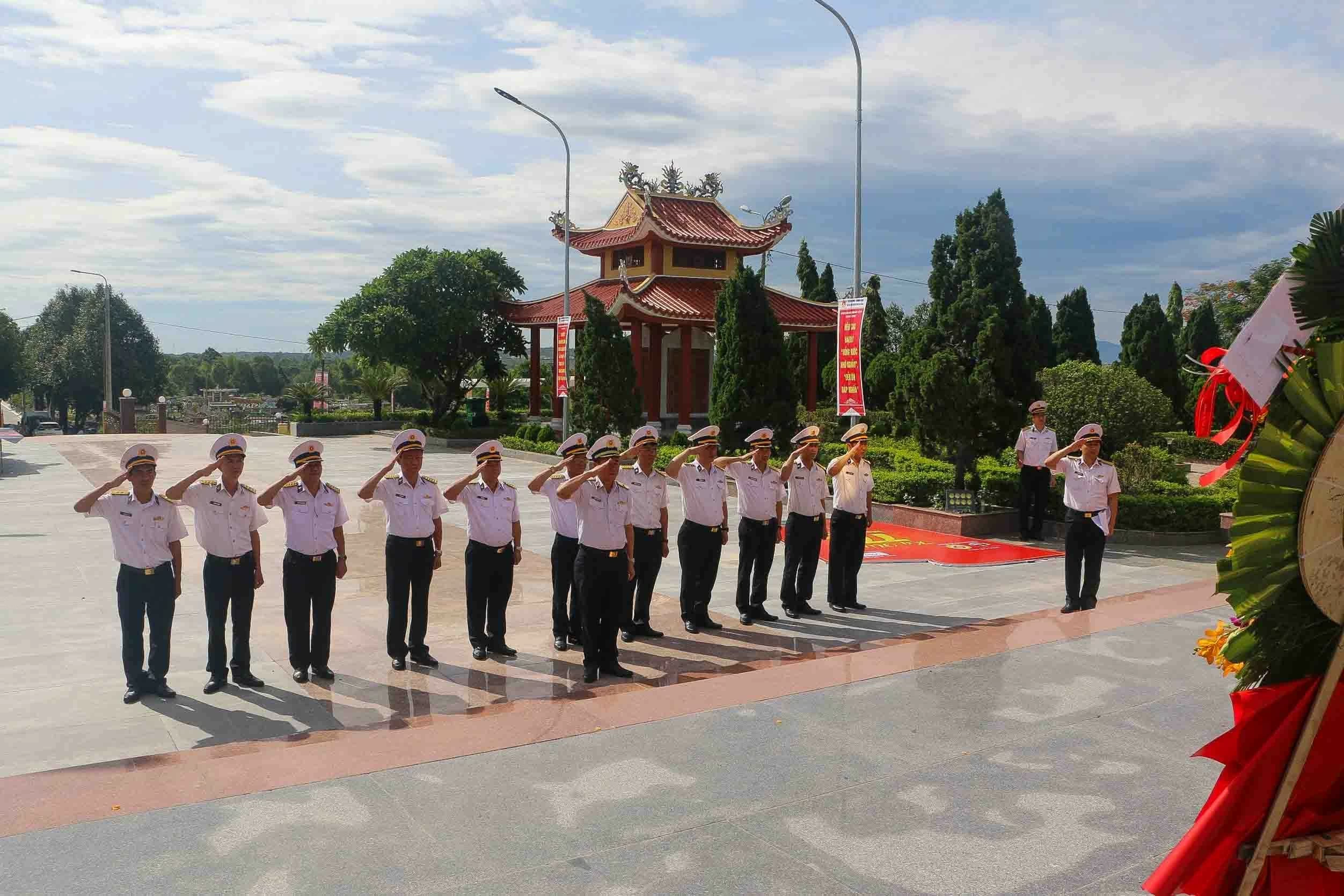 Cán bộ, chiến sĩ Hải quân tổ chức nhiều hoạt động ngày Thương binh - Liệt sĩ