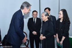 Ngoại trưởng Hoa Kỳ Antony Blinken thắp hương, chia buồn tại nhà riêng Tổng Bí thư Nguyễn Phú Trọng