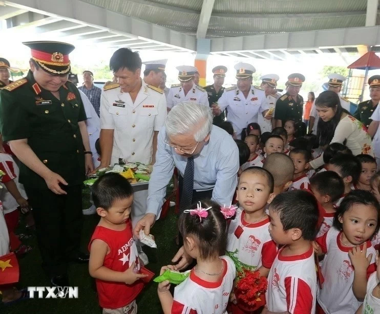 Ngoại trưởng Hoa Kỳ Antony Blinken thắp hương, chia buồn với gia đình Tổng Bí thư Nguyễn Phú Trọng