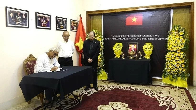 Officials, diplomats in Asia extended condolences for late Party General Secretary of Vietnam