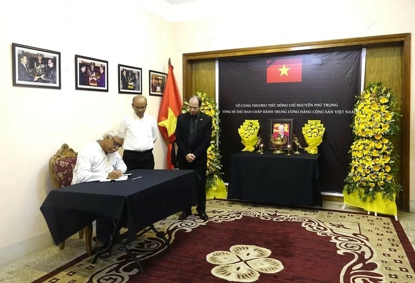 Officials, diplomats in Asia extended condolences for late Party General Secretary of Vietnam