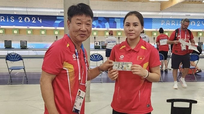 Olympic Paris 2024: Thi đấu xuất sắc, Trịnh Thu Vinh nhận 'thưởng nóng' 1.000 USD tiền mặt