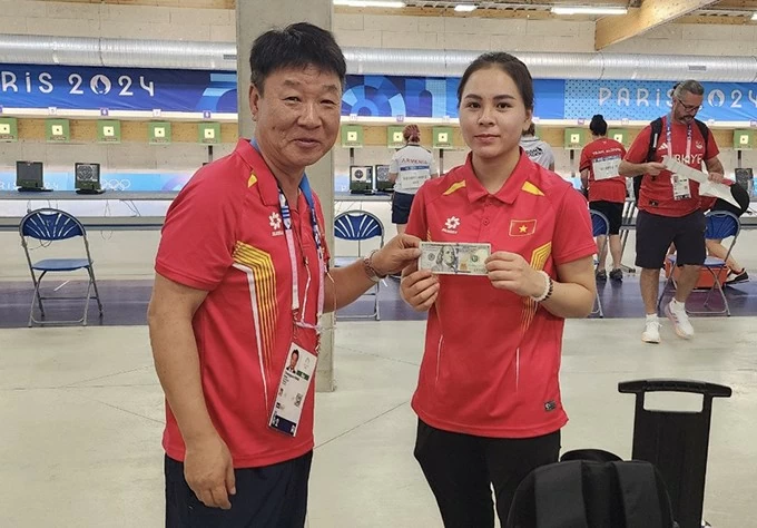 Olympic Paris 2024: Thi đấu xuất sắc, Trịnh Thu Vinh nhận 'thưởng nóng' 1.000 USD tiền mặt