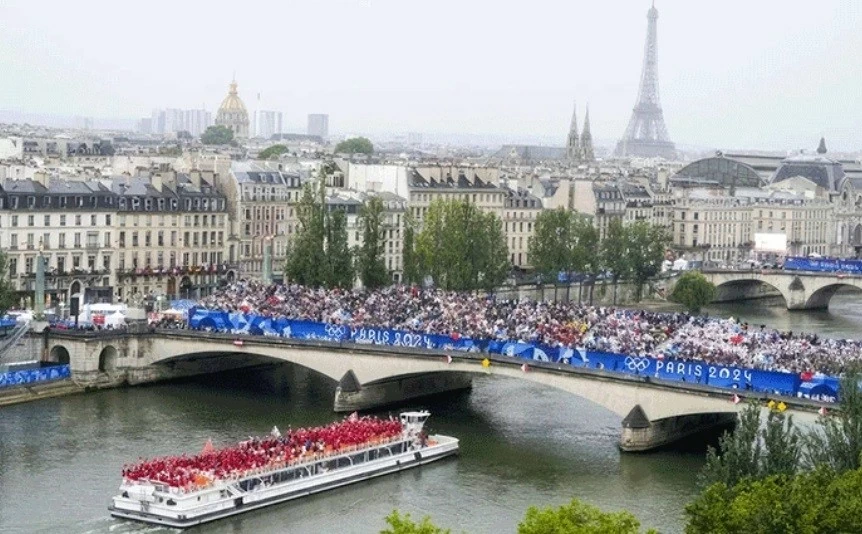 Olympic Paris 2024: Lo ngại chất lượng sông Seine, hủy buổi tập ba môn phối hợp đầu tiên