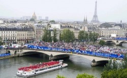 Olympic Paris 2024: Lo ngại chất lượng sông Seine, hủy buổi tập ba môn phối hợp đầu tiên