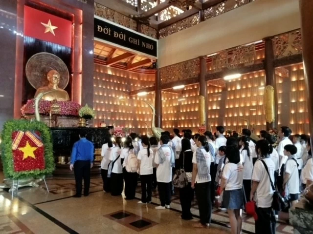Hành trình ý nghĩa của Trại Hè Thanh thiếu niên kiều bào và tuổi trẻ TP. Hồ Chí Minh năm 2024 Hành trình ý nghĩa của Trại Hè Thanh thiếu niên kiều bào và tuổi trẻ TP. Hồ Chí Minh năm 2024