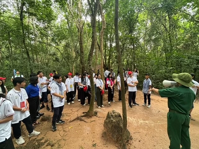 Hành trình ý nghĩa của Trại Hè Thanh thiếu niên kiều bào và tuổi trẻ TP. Hồ Chí Minh năm 2024 Hành trình ý nghĩa của Trại Hè Thanh thiếu niên kiều bào và tuổi trẻ TP. Hồ Chí Minh năm 2024