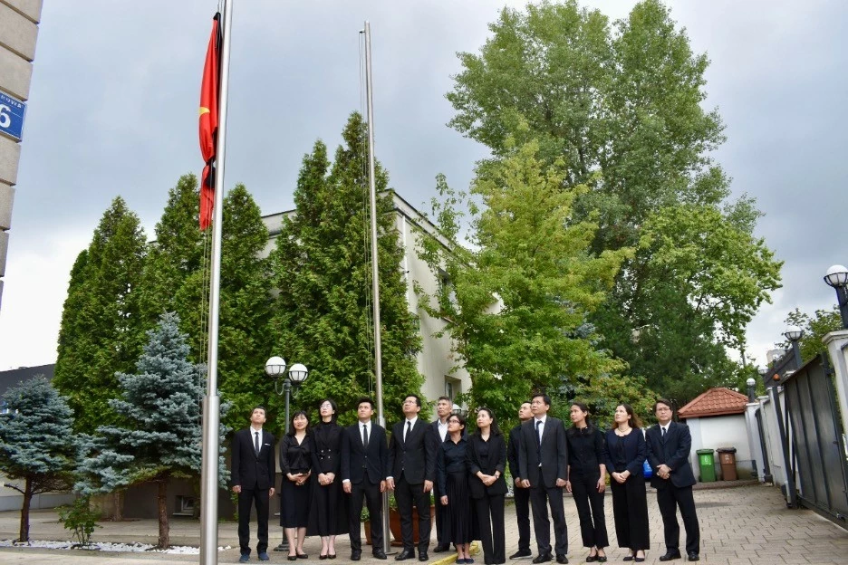 Đại sứ quán Việt Nam tại Ba Lan tổ chức lễ viếng, truy điệu và ký sổ tang đồng chí Tổng Bí thư Nguyễn Phú Trọng