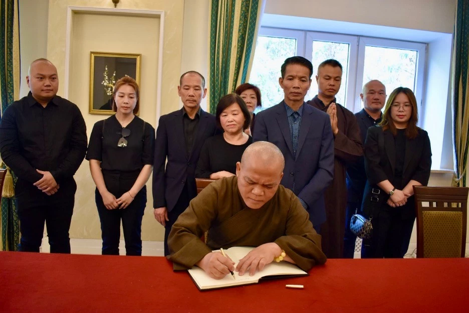 Đại sứ quán Việt Nam tại Ba Lan tổ chức lễ viếng, truy điệu và ký sổ tang đồng chí Tổng Bí thư Nguyễn Phú Trọng