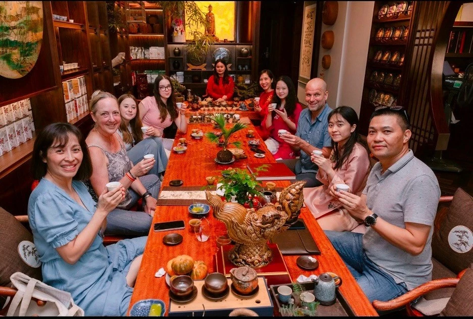 We experienced a profound sense of harmony and connection while savoring the ancient Vietnamese Shan tea.(Photo: Tran Duc Quyet)