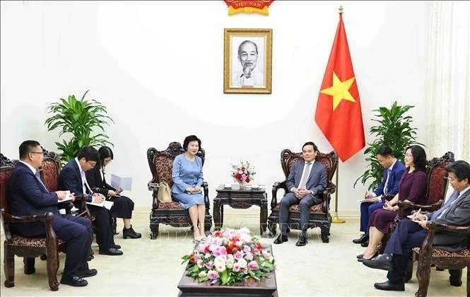 Deputy PM Tran Luu Quang receives Chinese tyre maker Sailun Group