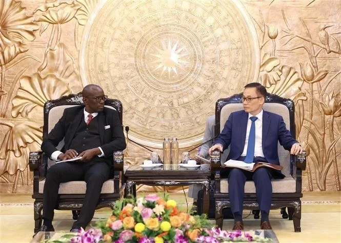 Party Secretary Le Hoai Trung receives Burundi ruling party official to expand partnership