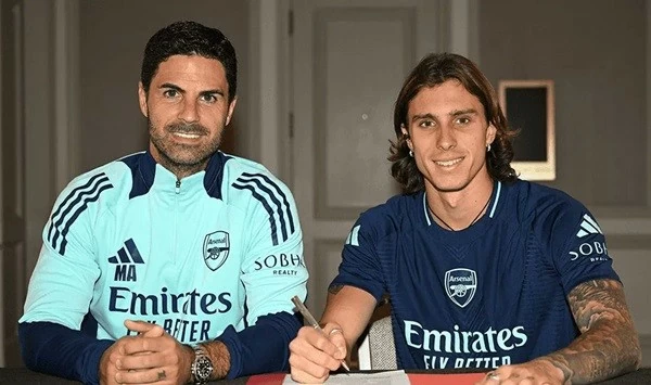 Calafiori sẽ chơi tại Emirates đến năm 2029.
