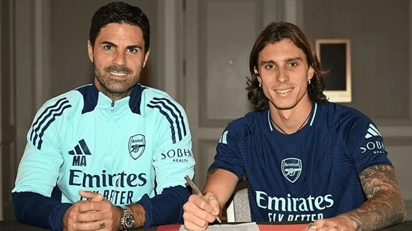 CHÍNH THỨC: Calafiori kí hợp đồng 5 năm với Arsenal