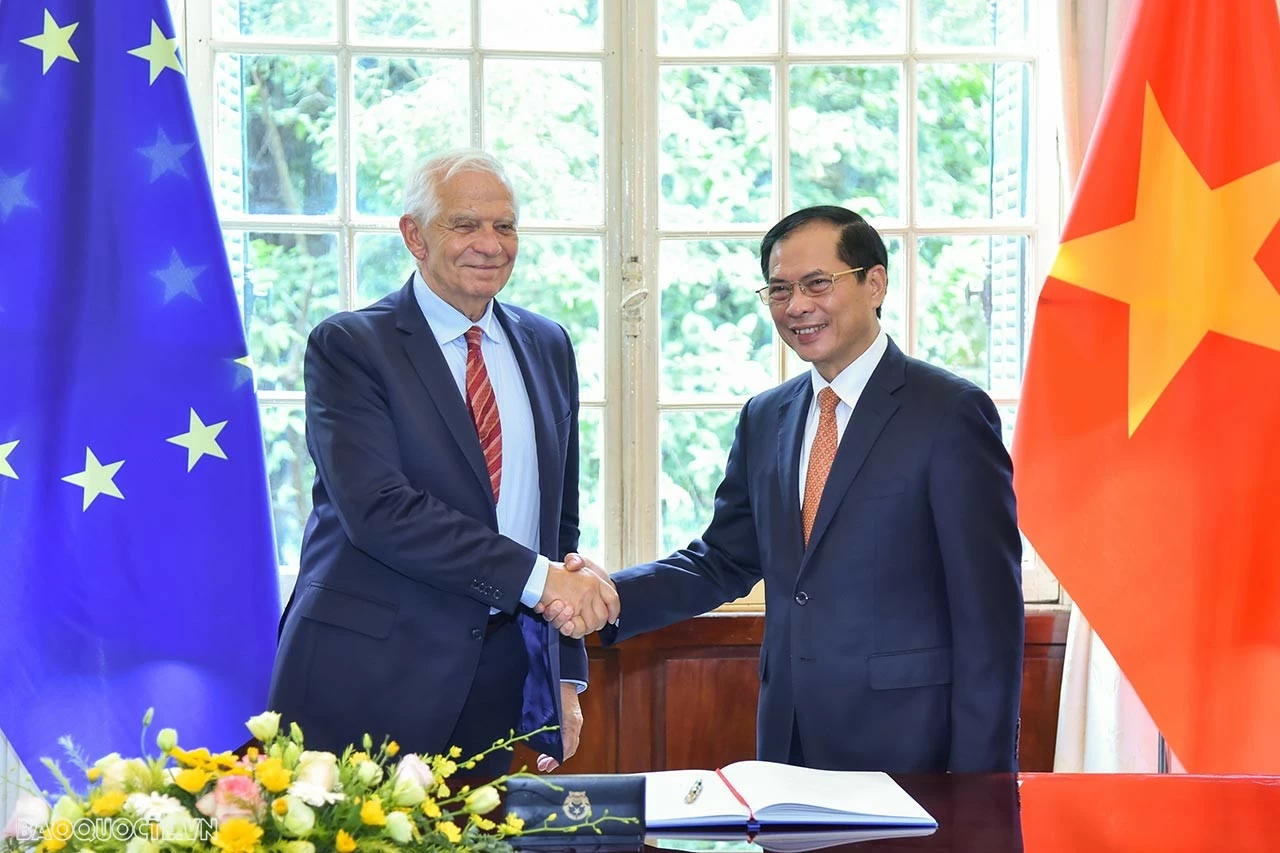 FM Bui Thanh Son welcomed Vice President of European Commission Josep Borrell Fontelles in Hanoi