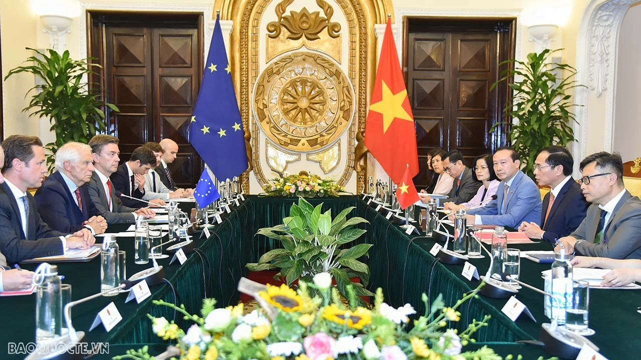 FM Bui Thanh Son welcomed Vice President of European Commission Josep Borrell Fontelles in Hanoi