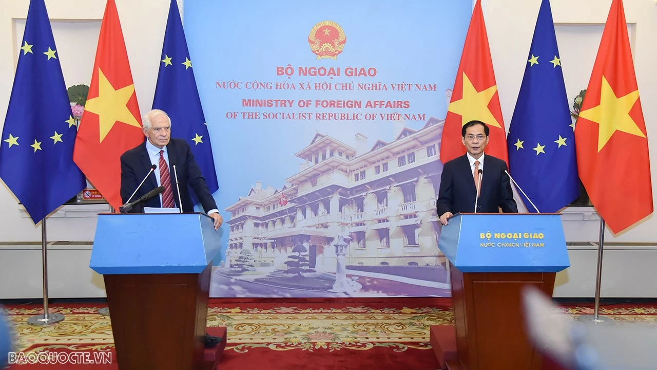 FM Bui Thanh Son, EC Vice President Josep Borrell Fontelles hold talks in Hanoi