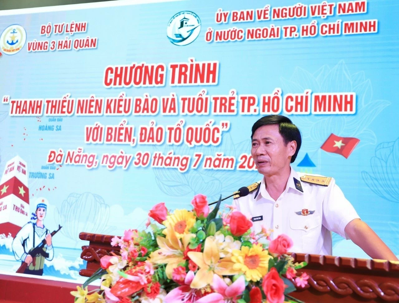 Thanh thiếu niên kiều bào và tuổi trẻ TP. Hồ Chí Minh hướng về biển, đảo quê hương