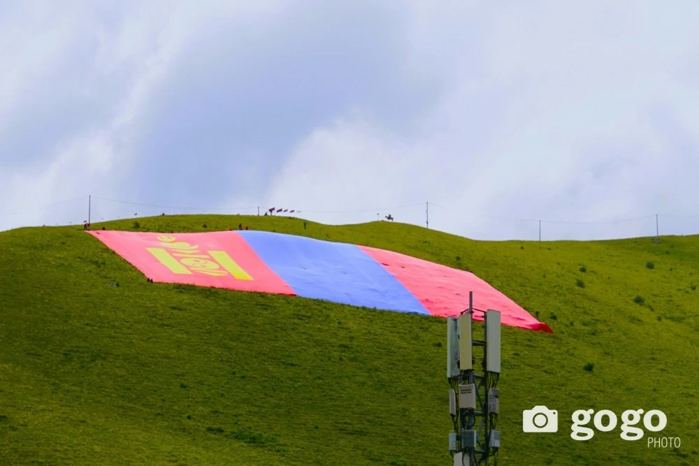 Olympic Paris 2024: Động viên các VĐV, nghệ nhân Mông Cổ dệt quốc kỳ khổng lồ, hơn 4.000 mét vuông