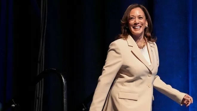 Bầu cử Mỹ 2024: Phó Tổng thống Kamala Harris 'trỗi dậy', thổi 'luồng gió mới' cho những người trẻ, ông Trump lép vế ở nhiều bang chiến địa