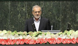 Chính thức ngồi 'ghế nóng', tân Tổng thống Iran tuyên bố quyền bất khả xâm phạm, sẽ không khuất phục trước các đòn trừng phạt