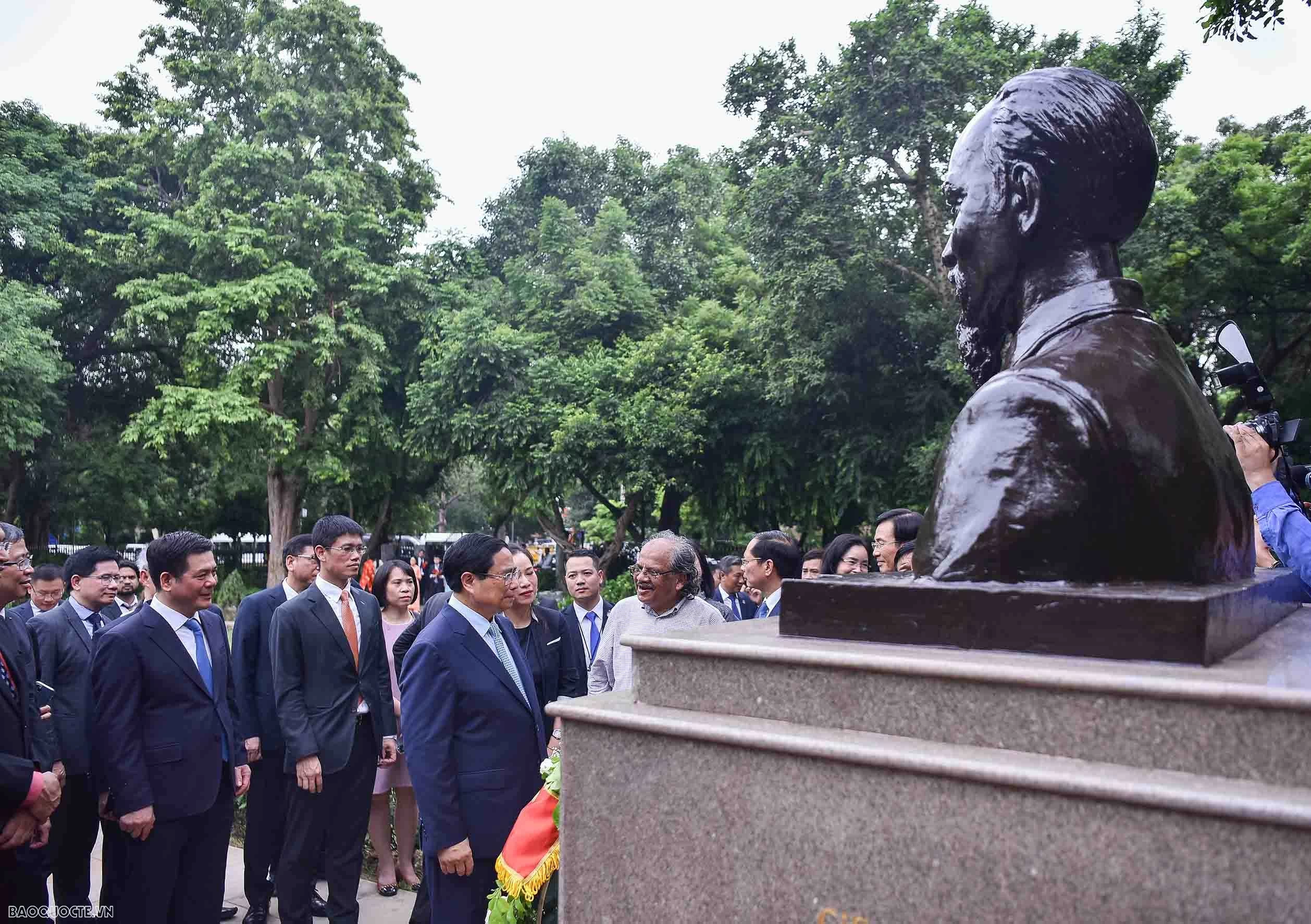 PM pays tribute to President Ho Chi Minh in New Delhi