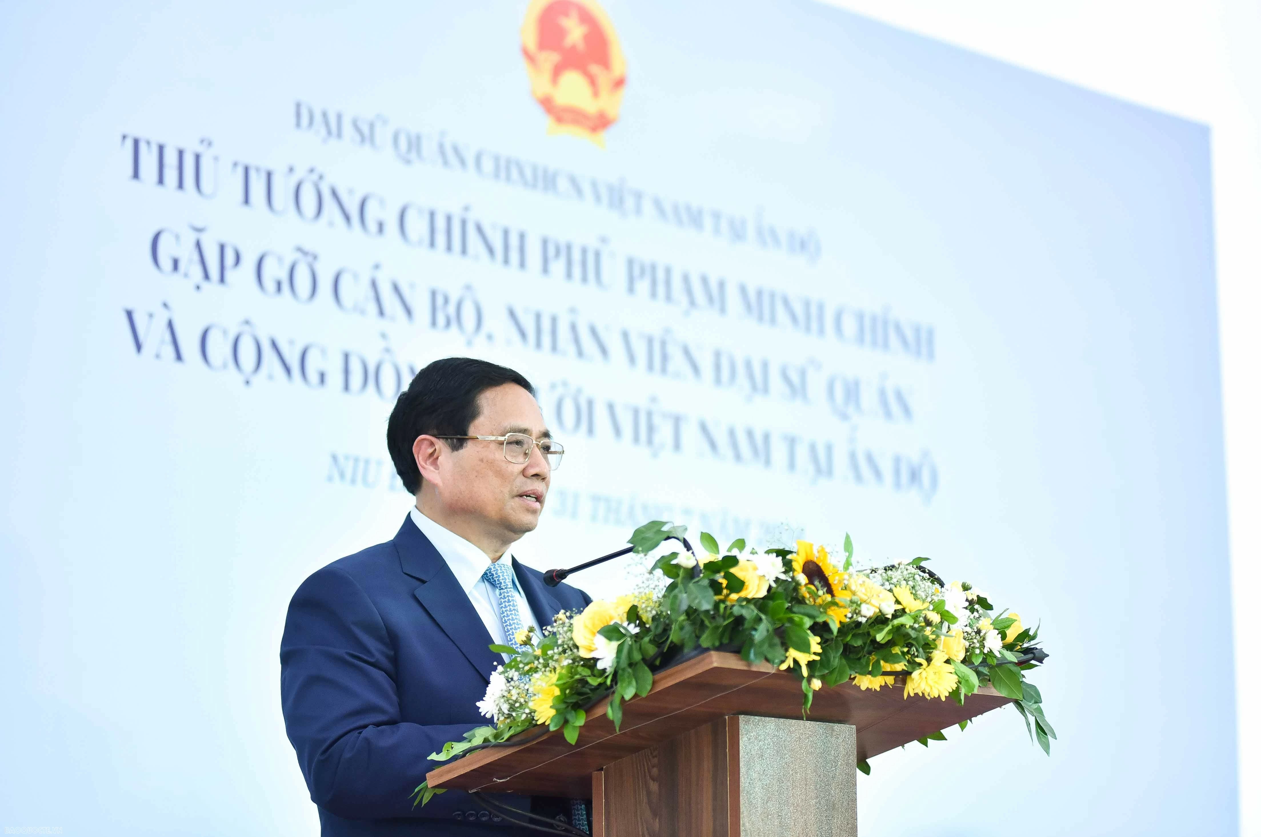 PM Pham Minh Chinh pays tribute to President Ho Chi Minh in New Delhi
