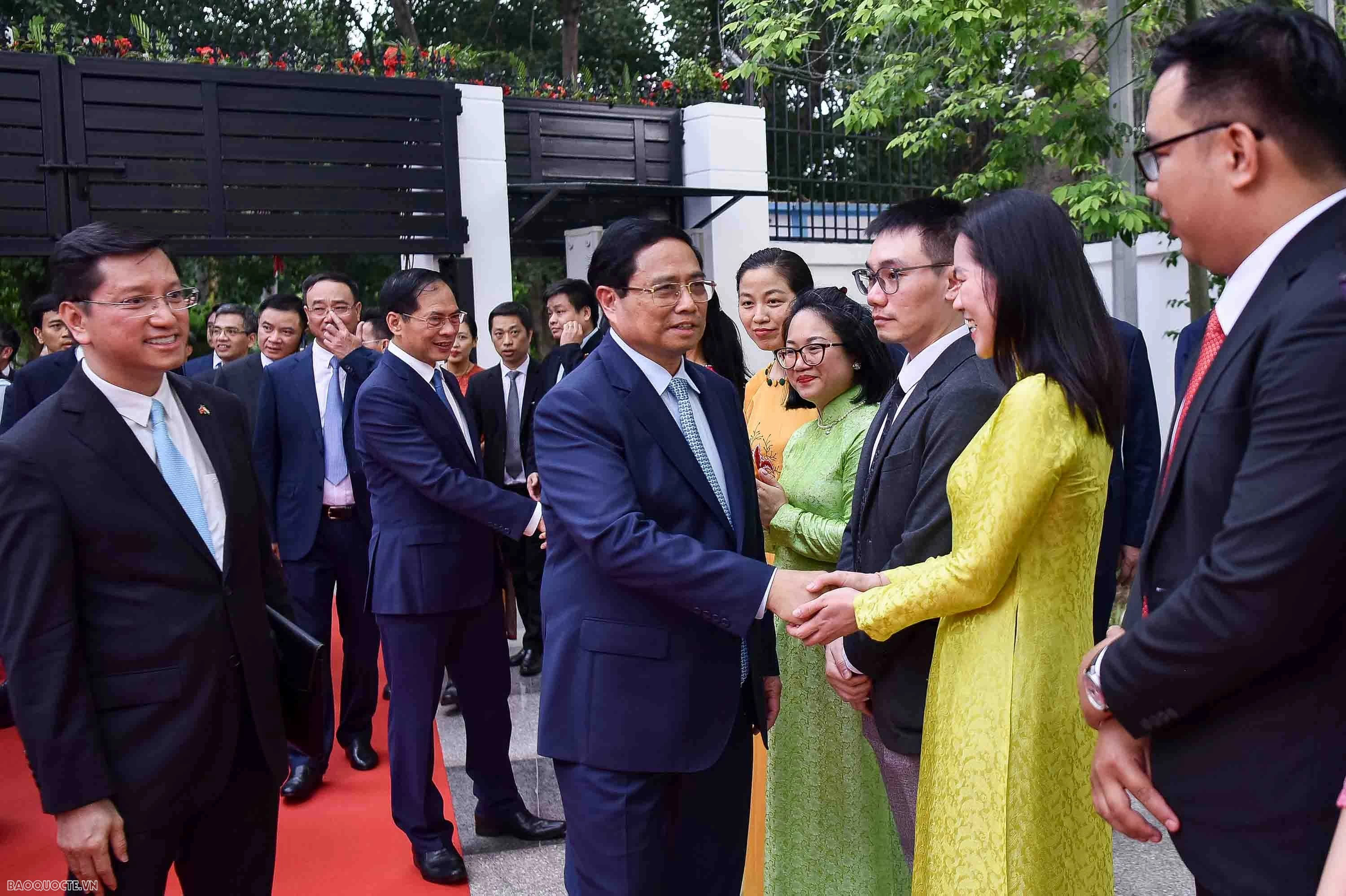 Thủ tướng Phạm Minh Chính cắt băng khánh thành trụ sở Đại sứ quán Việt Nam tại Ấn Độ Thủ tướng Phạm Minh Chính cắt băng khánh thành trụ sở Đại sứ quán Việt Nam tại Ấn Độ
