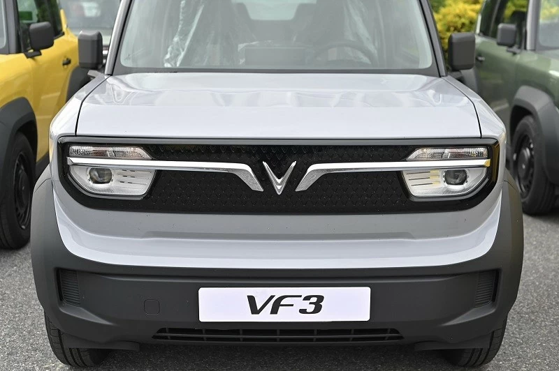 Cận cảnh xe điện VinFast VF 3 bản thương mại vừa bàn giao cho khách hàng